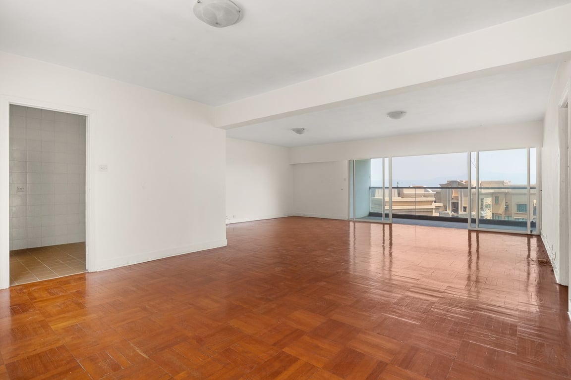 https://img.propertyraptor.com/cdn-cgi/imagedelivery/KD5bF_AFL0JDTbKLWF7z9g/ap8/ap8_001/hornet/prp/img/e3cb42c7f5da24029c5f87d9c0d60adf-wtm.jpg/public