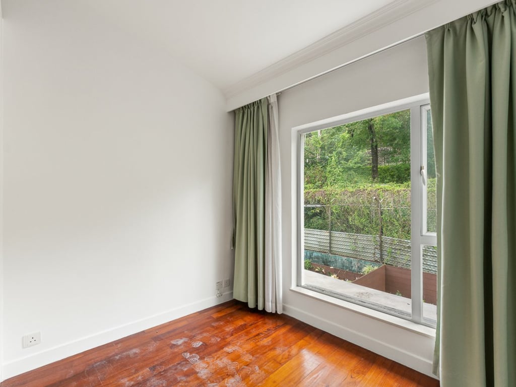 https://img.propertyraptor.com/cdn-cgi/imagedelivery/KD5bF_AFL0JDTbKLWF7z9g/ap8/ap8_001/hornet/prp/img/e3f490c11f0c9ea684146edb8ce77b15-wtm.jpg/public