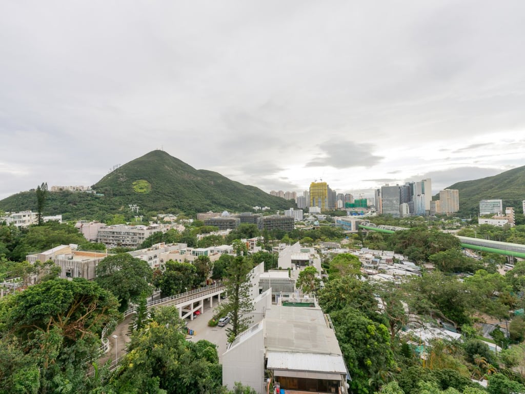 https://img.propertyraptor.com/cdn-cgi/imagedelivery/KD5bF_AFL0JDTbKLWF7z9g/ap8/ap8_001/hornet/prp/img/e3fe04b518e0c26ab893520b7e27ffcd.jpg/public