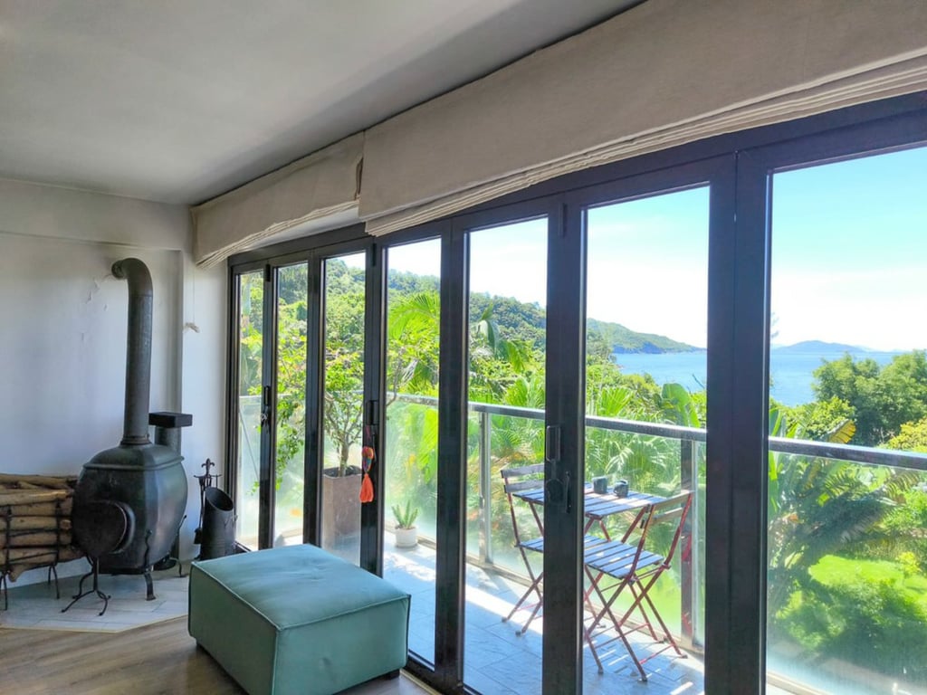 https://img.propertyraptor.com/cdn-cgi/imagedelivery/KD5bF_AFL0JDTbKLWF7z9g/ap8/ap8_001/hornet/prp/img/e4007d3fcd4020dede71f998c033465c.jpg/public
