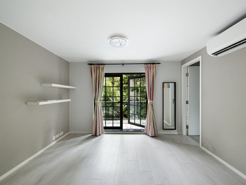 https://img.propertyraptor.com/cdn-cgi/imagedelivery/KD5bF_AFL0JDTbKLWF7z9g/ap8/ap8_001/hornet/prp/img/e41d1dc9e8b7552759039e404bb7f4dc.jpg/public