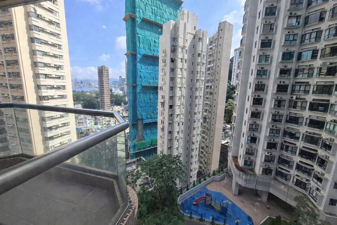 https://img.propertyraptor.com/cdn-cgi/imagedelivery/KD5bF_AFL0JDTbKLWF7z9g/ap8/ap8_001/hornet/prp/img/e420953233ecf3c08d23a01d25a03888-wtm.jpg/public