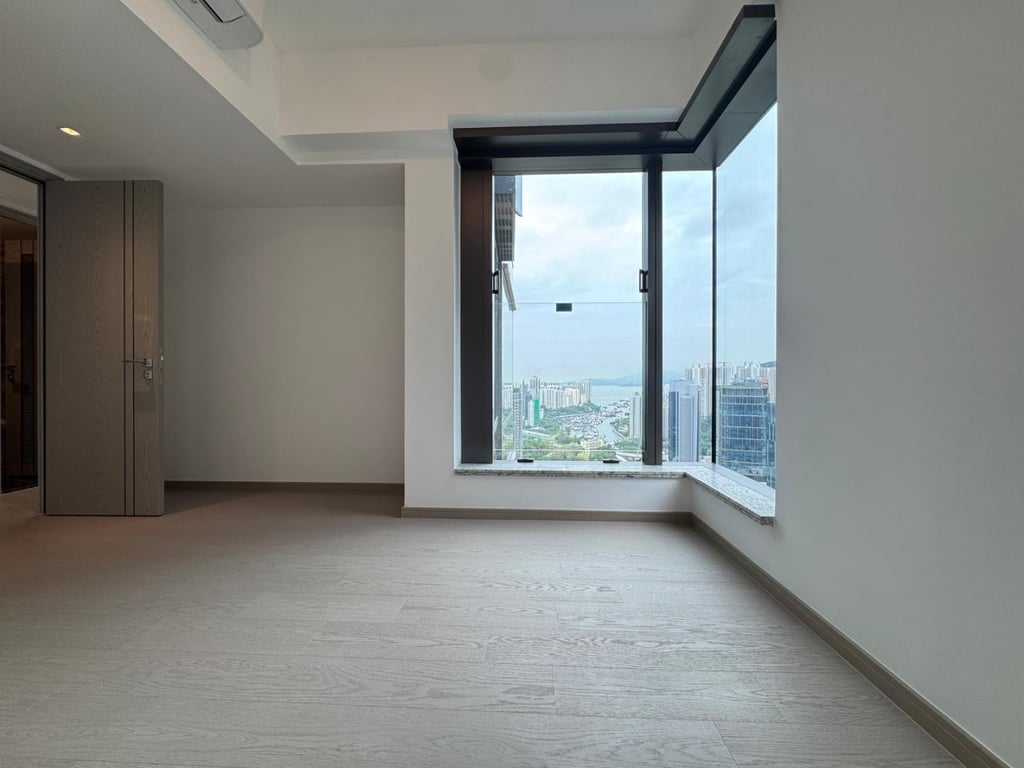 https://img.propertyraptor.com/cdn-cgi/imagedelivery/KD5bF_AFL0JDTbKLWF7z9g/ap8/ap8_001/hornet/prp/img/e437d14a47f04f77888b75dd8e1c29b1-wtm.jpg/public