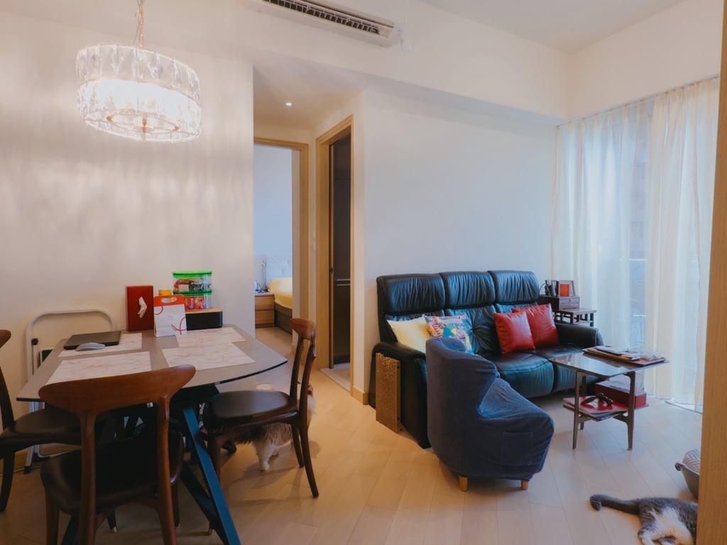 https://img.propertyraptor.com/cdn-cgi/imagedelivery/KD5bF_AFL0JDTbKLWF7z9g/ap8/ap8_001/hornet/prp/img/e444a042ceeffd993746208101698094-wtm.jpg/public