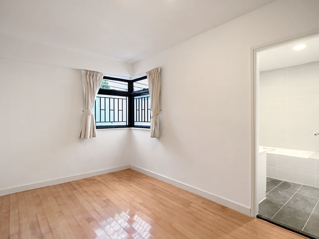 https://img.propertyraptor.com/cdn-cgi/imagedelivery/KD5bF_AFL0JDTbKLWF7z9g/ap8/ap8_001/hornet/prp/img/e4698bb765aac98caf263a33f0384d75.jpg/public