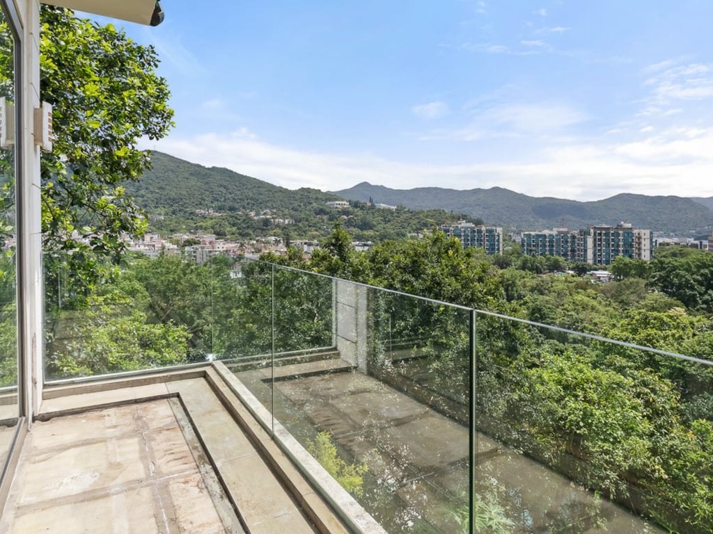https://img.propertyraptor.com/cdn-cgi/imagedelivery/KD5bF_AFL0JDTbKLWF7z9g/ap8/ap8_001/hornet/prp/img/e46a5228f106a33dffc5cc9709c2d463.jpg/public