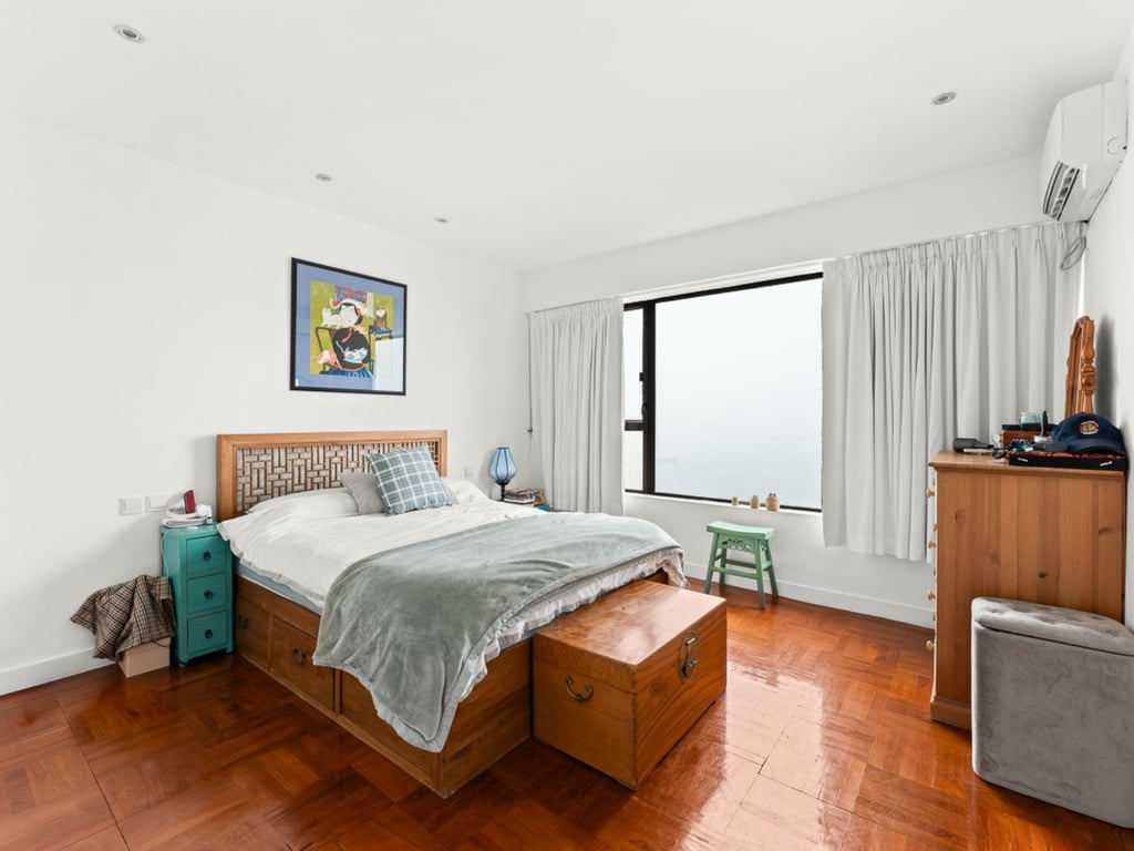 https://img.propertyraptor.com/cdn-cgi/imagedelivery/KD5bF_AFL0JDTbKLWF7z9g/ap8/ap8_001/hornet/prp/img/e48c0c2c08c0f164e33cf9a93e8213d8.jpg/public