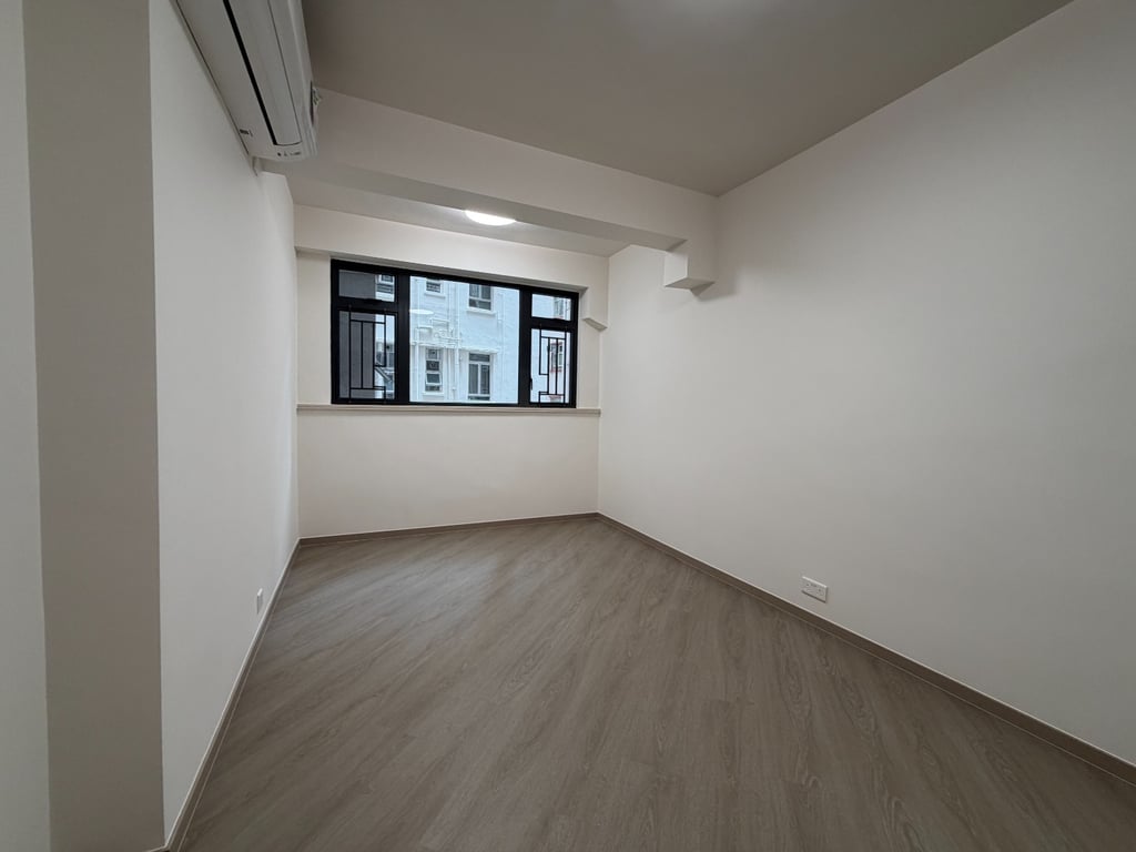 https://img.propertyraptor.com/cdn-cgi/imagedelivery/KD5bF_AFL0JDTbKLWF7z9g/ap8/ap8_001/hornet/prp/img/e4964a03cc0d07d1625d16834fe77fec-wtm.jpg/public