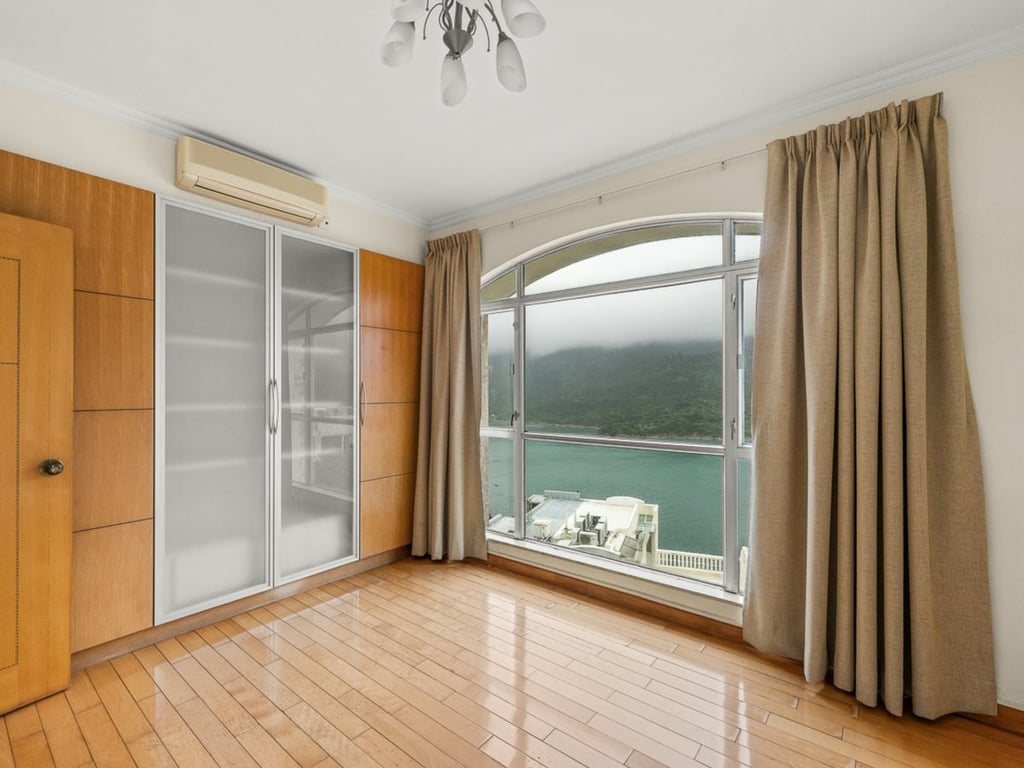 https://img.propertyraptor.com/cdn-cgi/imagedelivery/KD5bF_AFL0JDTbKLWF7z9g/ap8/ap8_001/hornet/prp/img/e4a1256173e8a0f60ff2ab4e4c221389.jpg/public