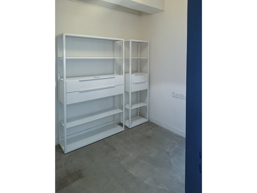https://img.propertyraptor.com/cdn-cgi/imagedelivery/KD5bF_AFL0JDTbKLWF7z9g/ap8/ap8_001/hornet/prp/img/e4af430895f446fff72ca7a2778e2069.jpg/public