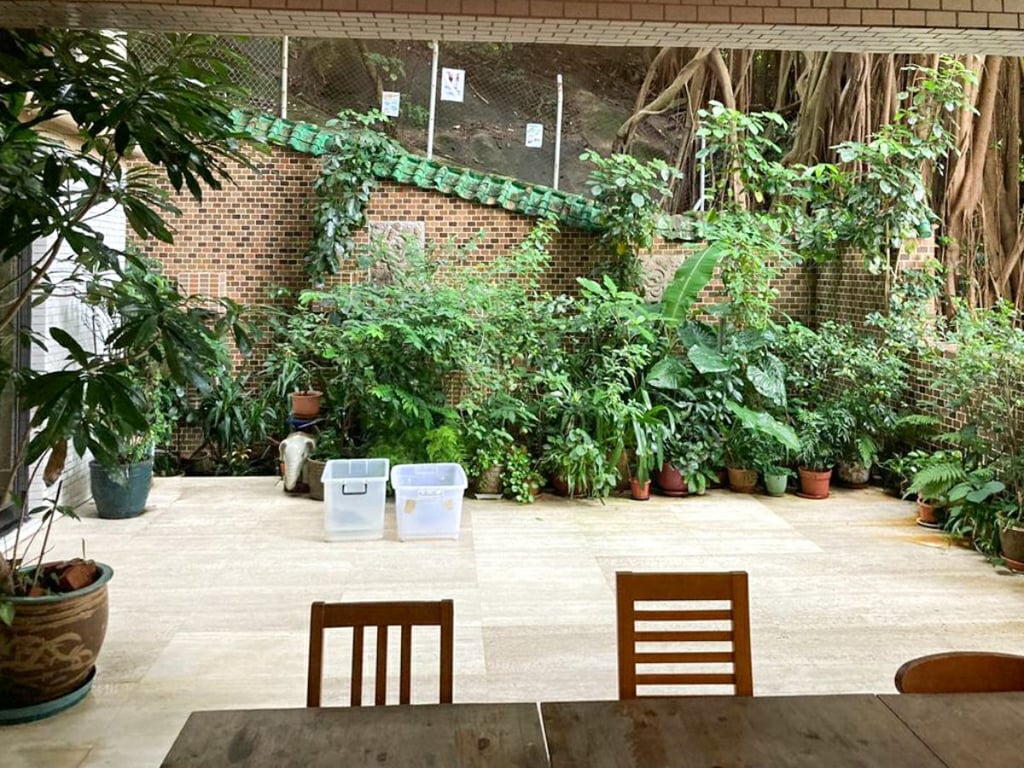https://img.propertyraptor.com/cdn-cgi/imagedelivery/KD5bF_AFL0JDTbKLWF7z9g/ap8/ap8_001/hornet/prp/img/e4bdadf00427cb9fd3118d021051033a.jpg/public