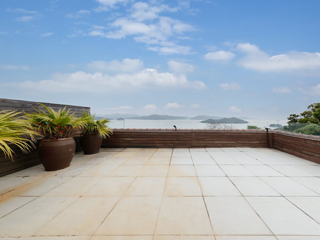 https://img.propertyraptor.com/cdn-cgi/imagedelivery/KD5bF_AFL0JDTbKLWF7z9g/ap8/ap8_001/hornet/prp/img/e4ee44992b1ab0479cb9a4bb1e5c78c7.jpg/public