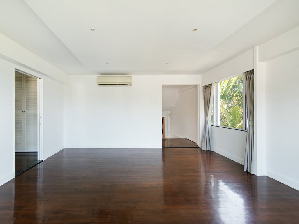 https://img.propertyraptor.com/cdn-cgi/imagedelivery/KD5bF_AFL0JDTbKLWF7z9g/ap8/ap8_001/hornet/prp/img/e4f5ec68225e184872a673b246adcb71.jpg/public