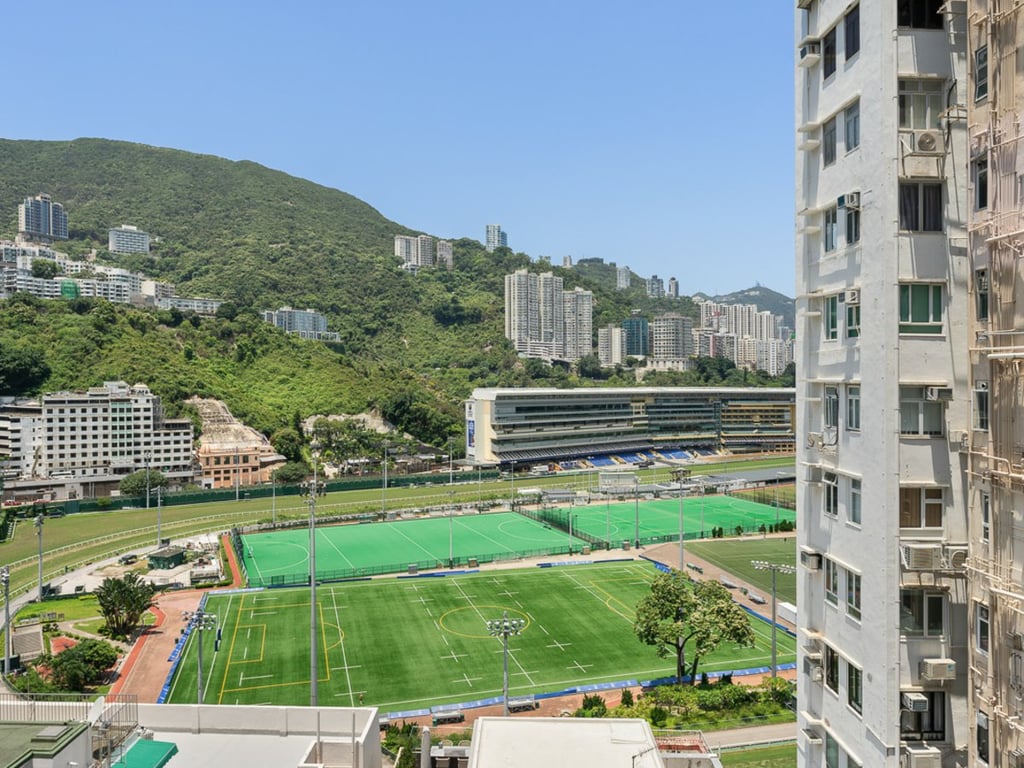 https://img.propertyraptor.com/cdn-cgi/imagedelivery/KD5bF_AFL0JDTbKLWF7z9g/ap8/ap8_001/hornet/prp/img/e5164640dfa4d03ceed9d0e6e113340b.jpg/public