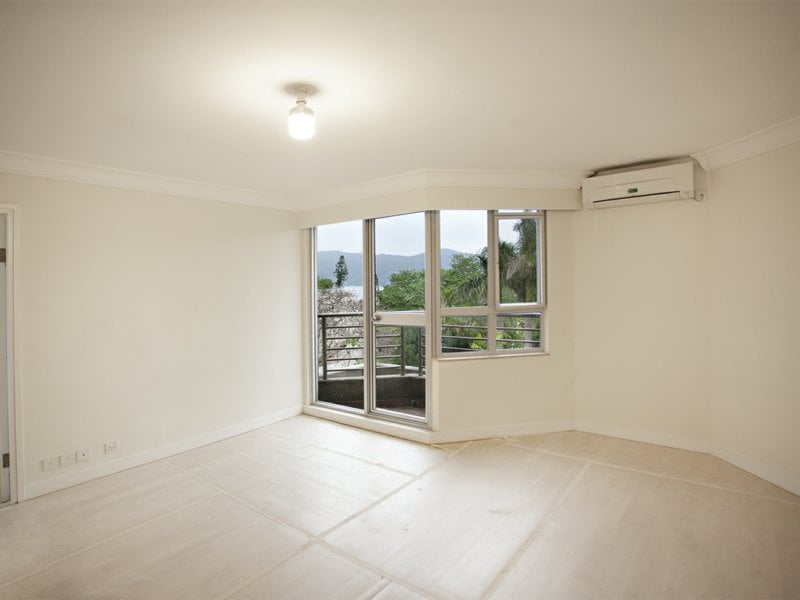 https://img.propertyraptor.com/cdn-cgi/imagedelivery/KD5bF_AFL0JDTbKLWF7z9g/ap8/ap8_001/hornet/prp/img/e5179b81f85a1119db4d81a0629f05a7.jpg/public