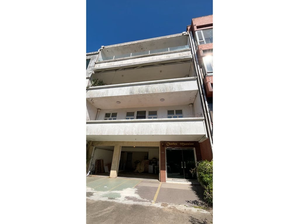 https://img.propertyraptor.com/cdn-cgi/imagedelivery/KD5bF_AFL0JDTbKLWF7z9g/ap8/ap8_001/hornet/prp/img/e52ecc2f0aa6b39f12c1c230ac64af88.jpg/public