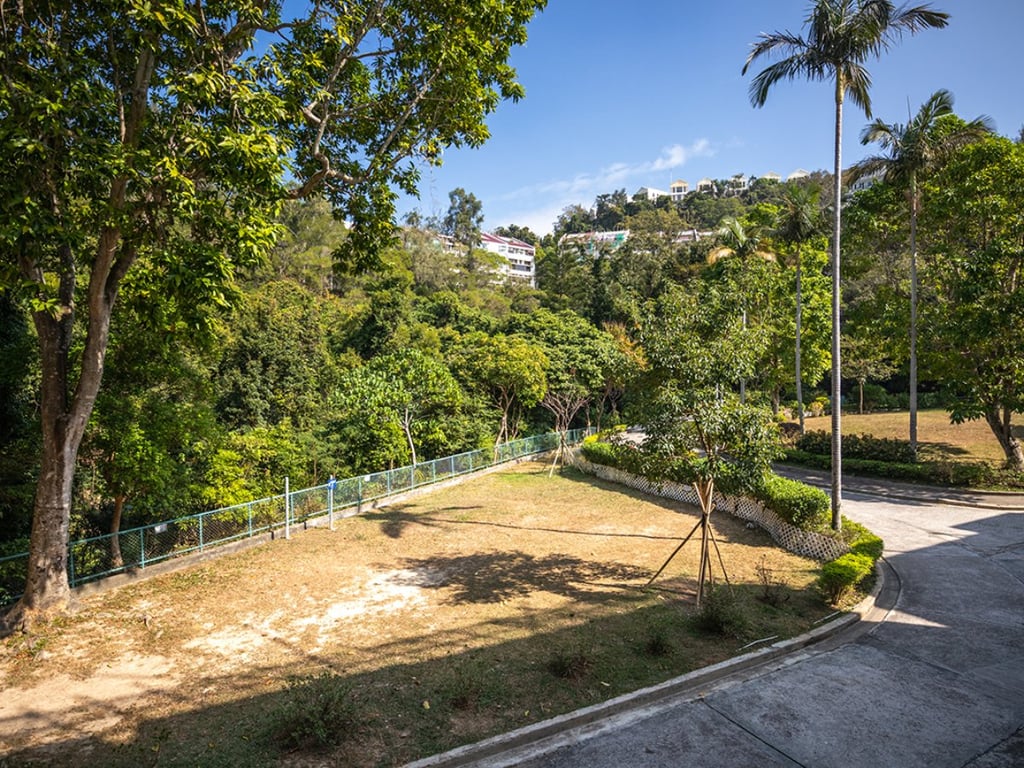 https://img.propertyraptor.com/cdn-cgi/imagedelivery/KD5bF_AFL0JDTbKLWF7z9g/ap8/ap8_001/hornet/prp/img/e550e18e24a42c216d6a4572f18d6783.jpg/public