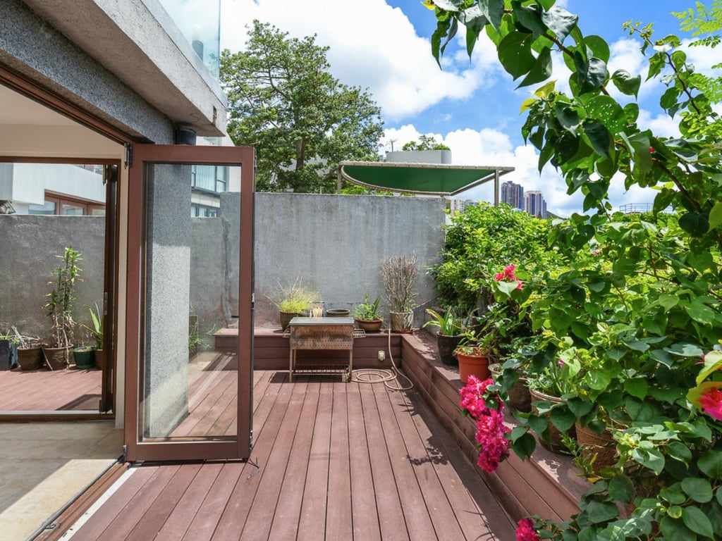 https://img.propertyraptor.com/cdn-cgi/imagedelivery/KD5bF_AFL0JDTbKLWF7z9g/ap8/ap8_001/hornet/prp/img/e551d9204a2db5f1a9f1f513f383d650.jpg/public