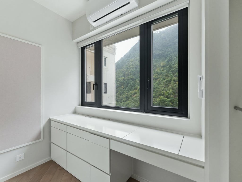 https://img.propertyraptor.com/cdn-cgi/imagedelivery/KD5bF_AFL0JDTbKLWF7z9g/ap8/ap8_001/hornet/prp/img/e56b4c17ad9ad54128d37321a1fc8cf2.jpg/public