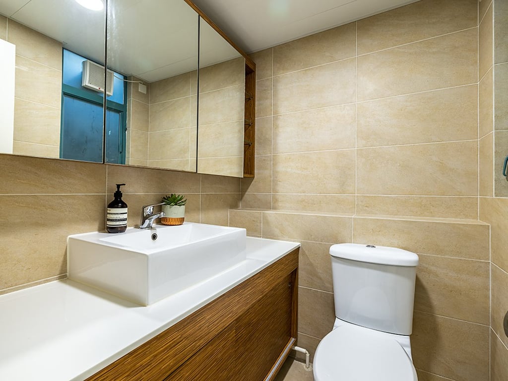 https://img.propertyraptor.com/cdn-cgi/imagedelivery/KD5bF_AFL0JDTbKLWF7z9g/ap8/ap8_001/hornet/prp/img/e58c8c948b14d755aa81451a9f02627b.jpg/public