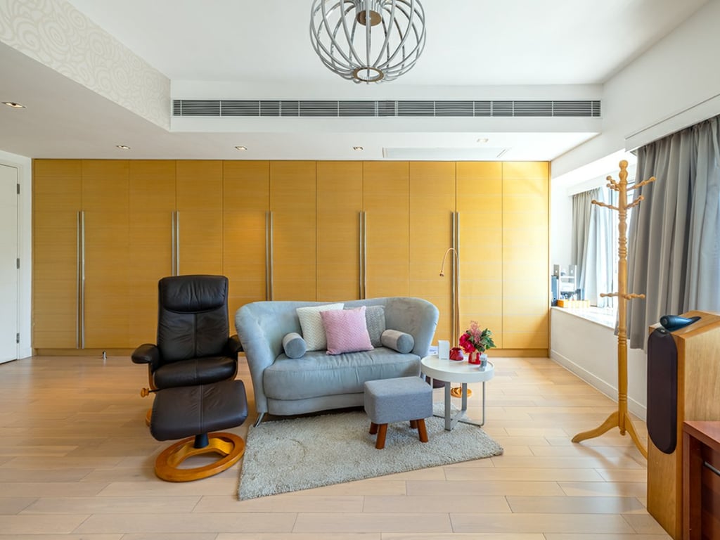 https://img.propertyraptor.com/cdn-cgi/imagedelivery/KD5bF_AFL0JDTbKLWF7z9g/ap8/ap8_001/hornet/prp/img/e5910440f8e0fc572d471e822cb82eef.jpg/public