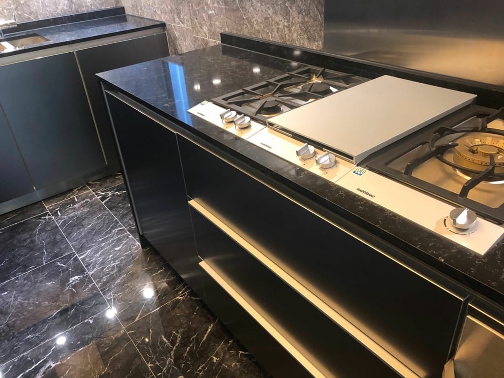 https://img.propertyraptor.com/cdn-cgi/imagedelivery/KD5bF_AFL0JDTbKLWF7z9g/ap8/ap8_001/hornet/prp/img/e595fa40ae2815f102e5e9ac53642231.jpg/public