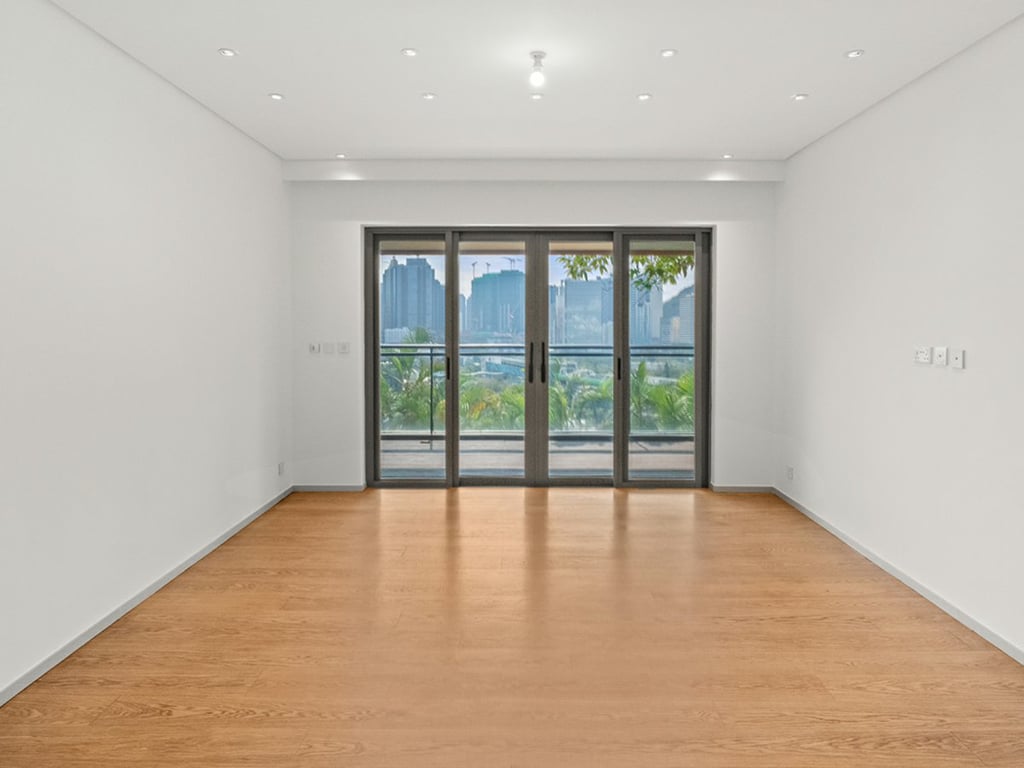https://img.propertyraptor.com/cdn-cgi/imagedelivery/KD5bF_AFL0JDTbKLWF7z9g/ap8/ap8_001/hornet/prp/img/e59d5818fcaea6c25546fb3c82a53550.jpg/public