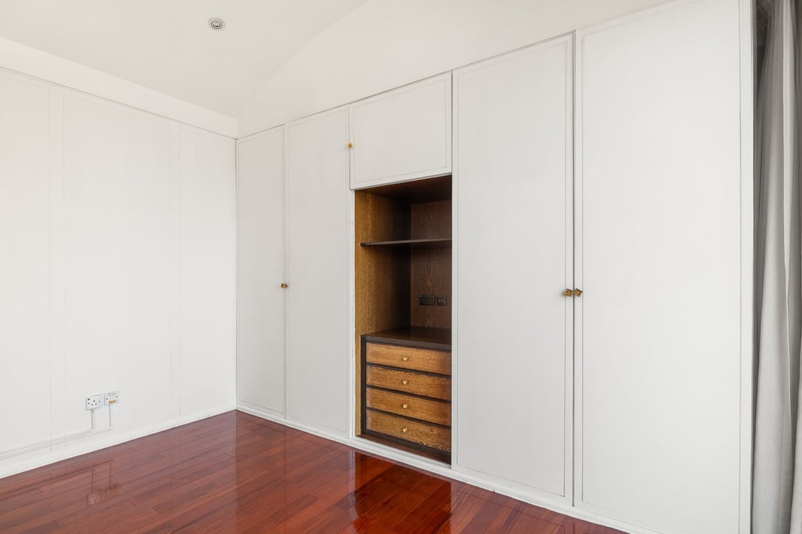 https://img.propertyraptor.com/cdn-cgi/imagedelivery/KD5bF_AFL0JDTbKLWF7z9g/ap8/ap8_001/hornet/prp/img/e5a162075430fc02714df754ae313251-wtm.jpg/public
