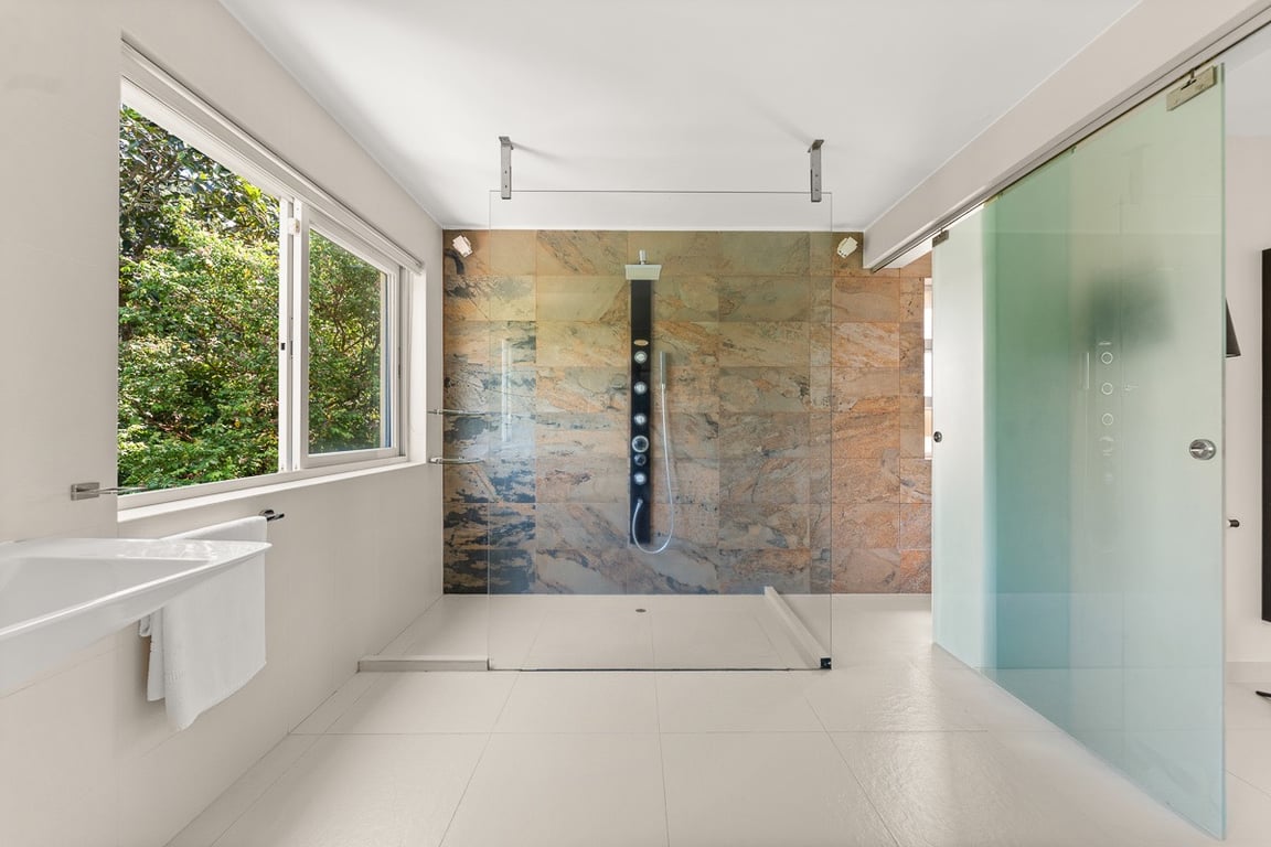 https://img.propertyraptor.com/cdn-cgi/imagedelivery/KD5bF_AFL0JDTbKLWF7z9g/ap8/ap8_001/hornet/prp/img/e5b2f930ed73bdef34a6caf46bcb8c56-wtm.jpg/public
