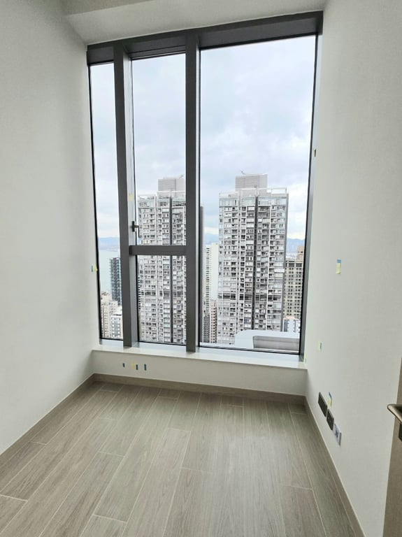 https://img.propertyraptor.com/cdn-cgi/imagedelivery/KD5bF_AFL0JDTbKLWF7z9g/ap8/ap8_001/hornet/prp/img/e5b9bb115363183ac1ac3604e676d259-wtm.jpg/public