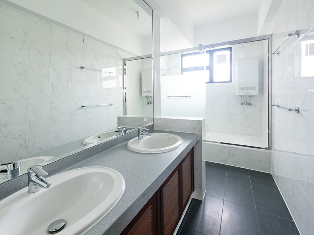https://img.propertyraptor.com/cdn-cgi/imagedelivery/KD5bF_AFL0JDTbKLWF7z9g/ap8/ap8_001/hornet/prp/img/e5bf4c045851eab4d35315326a4efae7.jpg/public