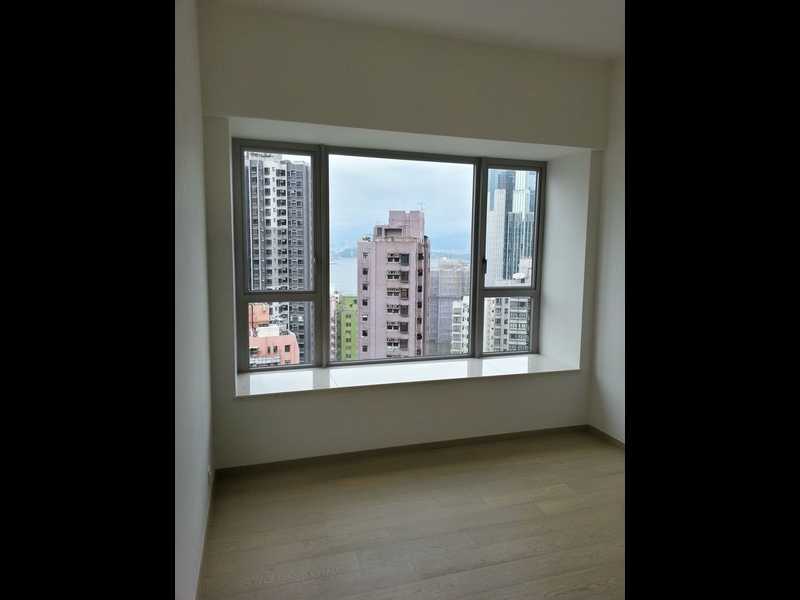 https://img.propertyraptor.com/cdn-cgi/imagedelivery/KD5bF_AFL0JDTbKLWF7z9g/ap8/ap8_001/hornet/prp/img/e5e755095675f3f2c643fa0dede0c8fe.jpg/public