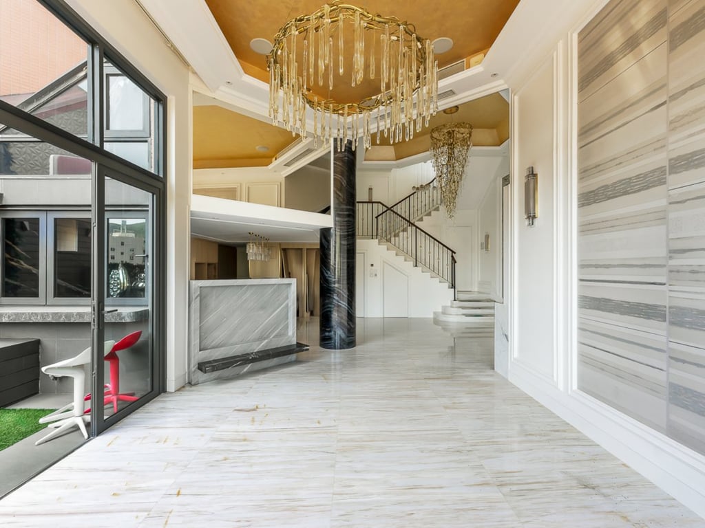 https://img.propertyraptor.com/cdn-cgi/imagedelivery/KD5bF_AFL0JDTbKLWF7z9g/ap8/ap8_001/hornet/prp/img/e5e98b3936b24547126508b2f989f707.jpg/public