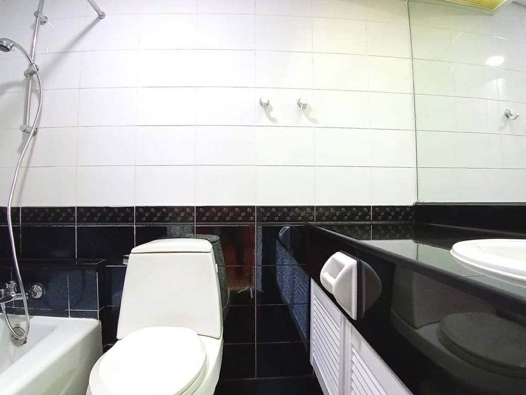 https://img.propertyraptor.com/cdn-cgi/imagedelivery/KD5bF_AFL0JDTbKLWF7z9g/ap8/ap8_001/hornet/prp/img/e5ec26743ee863983d436dc542e145b4-wtm.jpg/public