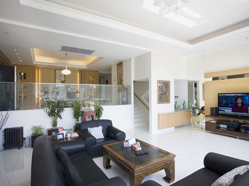 https://img.propertyraptor.com/cdn-cgi/imagedelivery/KD5bF_AFL0JDTbKLWF7z9g/ap8/ap8_001/hornet/prp/img/e5ffb025dce49e11d9c46620e29c8b8a.jpg/public