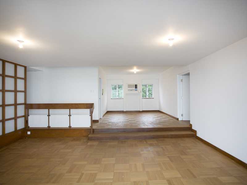 https://img.propertyraptor.com/cdn-cgi/imagedelivery/KD5bF_AFL0JDTbKLWF7z9g/ap8/ap8_001/hornet/prp/img/e6033f38dc1db929be94e2ba357920ce.jpg/public