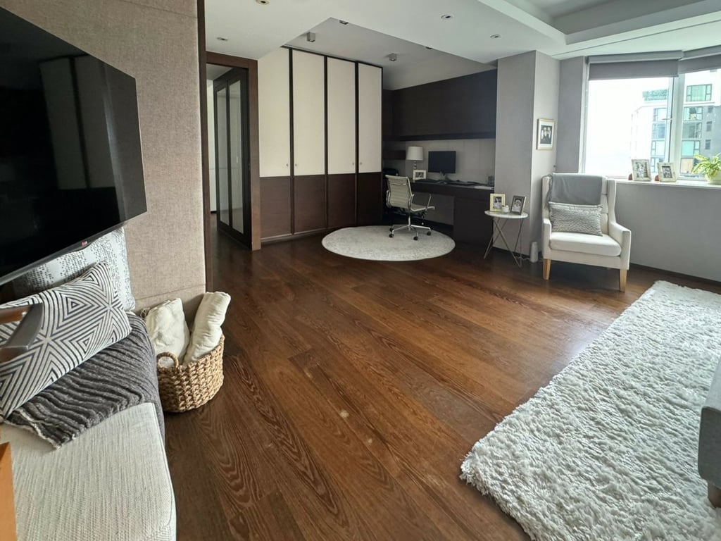 https://img.propertyraptor.com/cdn-cgi/imagedelivery/KD5bF_AFL0JDTbKLWF7z9g/ap8/ap8_001/hornet/prp/img/e60bb2d1f3223b6d22a7b905dcde4c94.jpg/public