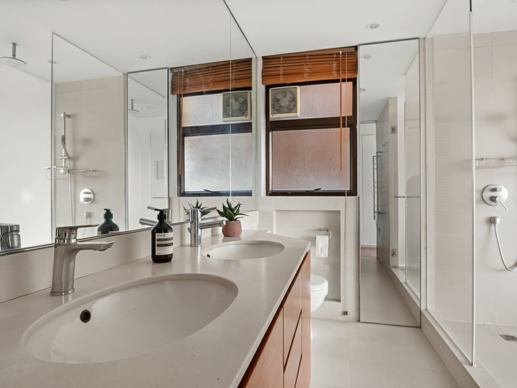 https://img.propertyraptor.com/cdn-cgi/imagedelivery/KD5bF_AFL0JDTbKLWF7z9g/ap8/ap8_001/hornet/prp/img/e61f7c071d0629070a3ac20e640cefc1-wtm.jpg/public