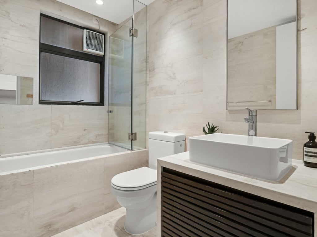 https://img.propertyraptor.com/cdn-cgi/imagedelivery/KD5bF_AFL0JDTbKLWF7z9g/ap8/ap8_001/hornet/prp/img/e678d42a6ddb89e779feef79d603999f-wtm.jpg/public