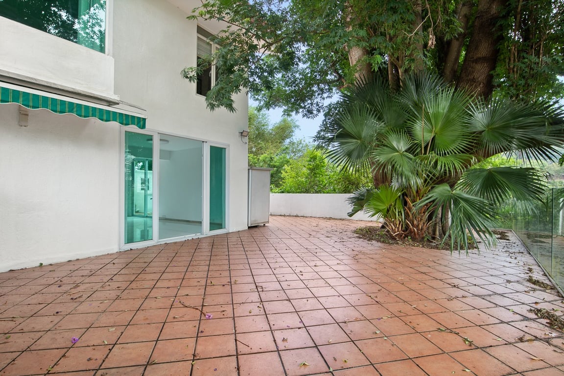 https://img.propertyraptor.com/cdn-cgi/imagedelivery/KD5bF_AFL0JDTbKLWF7z9g/ap8/ap8_001/hornet/prp/img/e67afc8924b170a4029e48a7ff85a2b5-wtm.jpg/public
