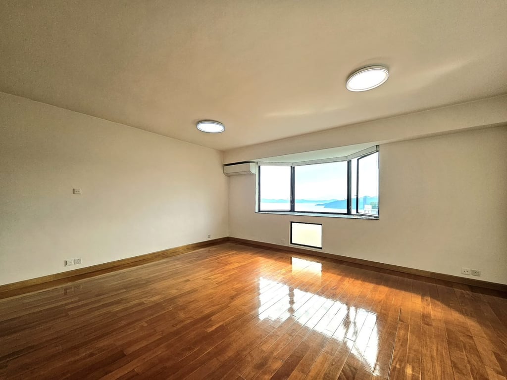 https://img.propertyraptor.com/cdn-cgi/imagedelivery/KD5bF_AFL0JDTbKLWF7z9g/ap8/ap8_001/hornet/prp/img/e69b84a70079cc465222544b6c4839e7-wtm.jpg/public