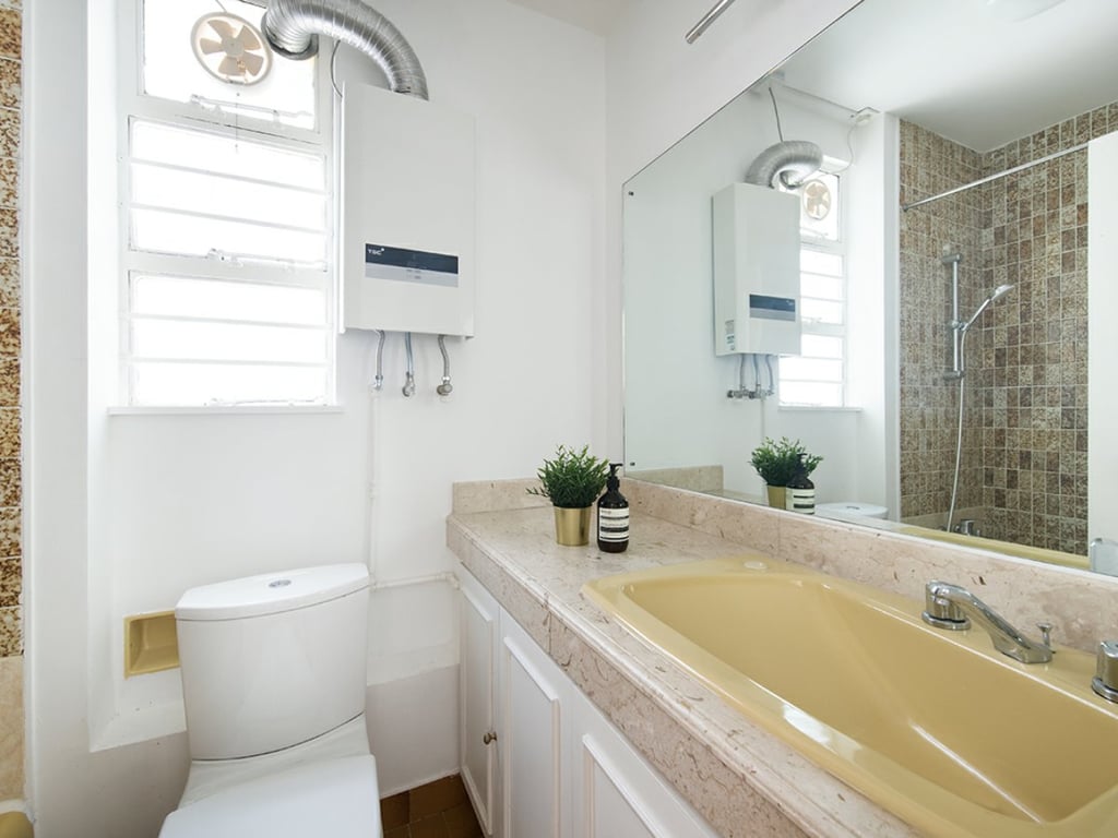 https://img.propertyraptor.com/cdn-cgi/imagedelivery/KD5bF_AFL0JDTbKLWF7z9g/ap8/ap8_001/hornet/prp/img/e6b04d78120ad19dd5d392f9de486178.jpg/public