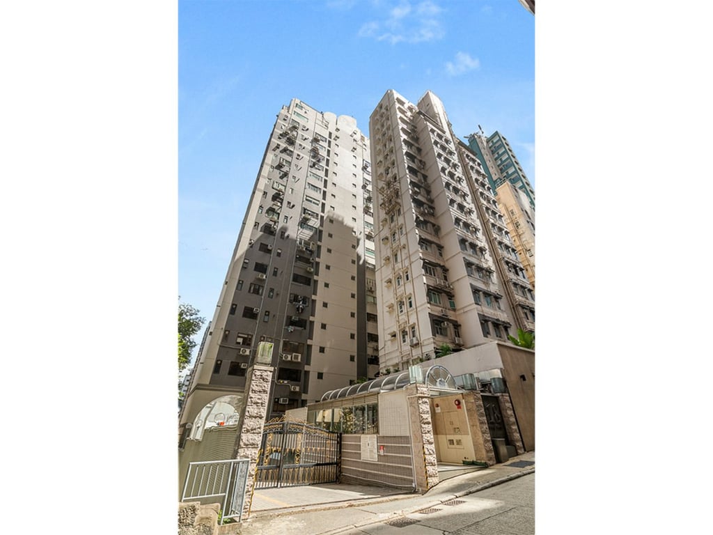 https://img.propertyraptor.com/cdn-cgi/imagedelivery/KD5bF_AFL0JDTbKLWF7z9g/ap8/ap8_001/hornet/prp/img/e6b332dcbfcee8dcf3d749cfc30384ed-wtm.jpg/public