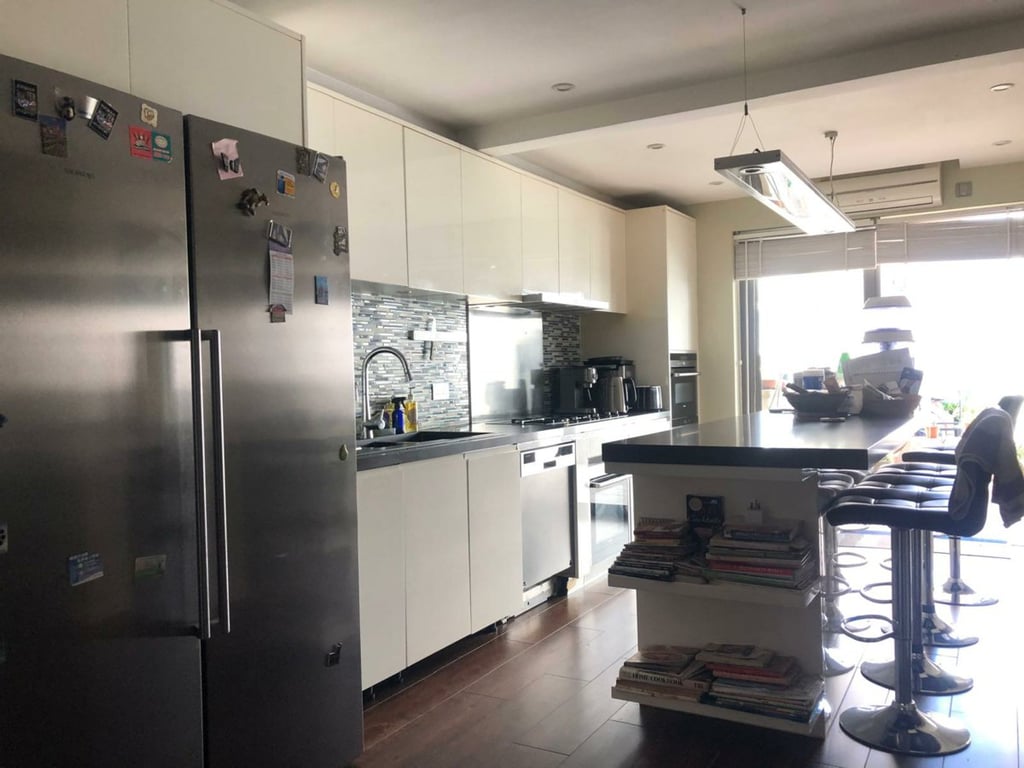 https://img.propertyraptor.com/cdn-cgi/imagedelivery/KD5bF_AFL0JDTbKLWF7z9g/ap8/ap8_001/hornet/prp/img/e6bb9a3da2fdfb6276805f32ec7e1356-wtm.jpg/public
