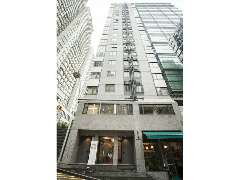 https://img.propertyraptor.com/cdn-cgi/imagedelivery/KD5bF_AFL0JDTbKLWF7z9g/ap8/ap8_001/hornet/prp/img/e745dc82f64be0b76d7e907d97970ae1.jpg/public
