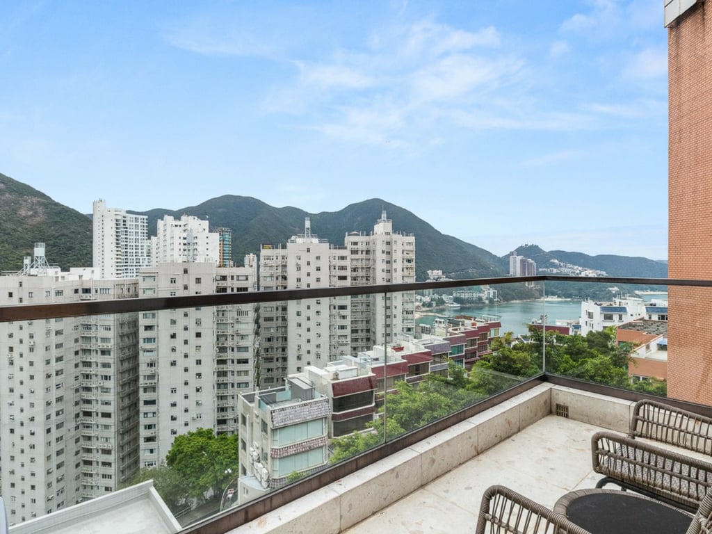 https://img.propertyraptor.com/cdn-cgi/imagedelivery/KD5bF_AFL0JDTbKLWF7z9g/ap8/ap8_001/hornet/prp/img/e74c985fb986e2edcd15c3a3fa104da7.jpg/public