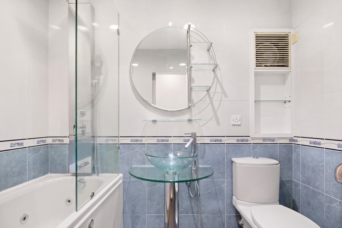 https://img.propertyraptor.com/cdn-cgi/imagedelivery/KD5bF_AFL0JDTbKLWF7z9g/ap8/ap8_001/hornet/prp/img/e7567c610365fd3a9ec28bfeecee551b-wtm.jpg/public
