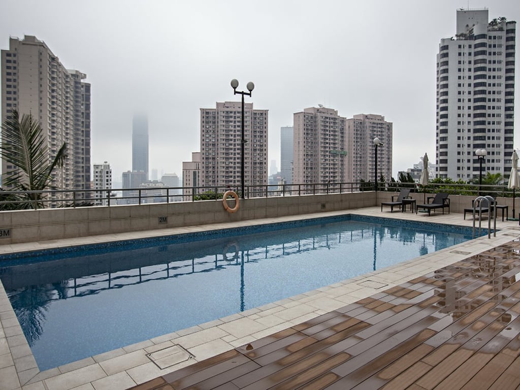 https://img.propertyraptor.com/cdn-cgi/imagedelivery/KD5bF_AFL0JDTbKLWF7z9g/ap8/ap8_001/hornet/prp/img/e75784471d052f178a201a79454cafc7.jpg/public