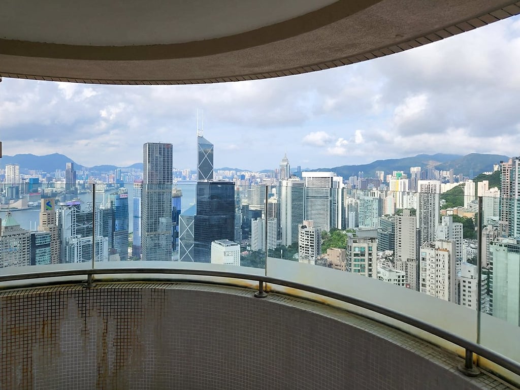 https://img.propertyraptor.com/cdn-cgi/imagedelivery/KD5bF_AFL0JDTbKLWF7z9g/ap8/ap8_001/hornet/prp/img/e7594bf38277e13c70cf79f60db1e4f4.jpg/public