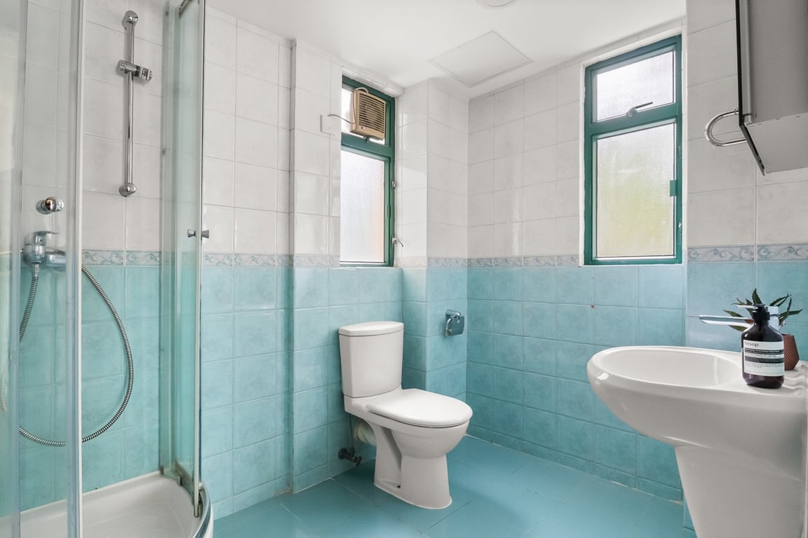 https://img.propertyraptor.com/cdn-cgi/imagedelivery/KD5bF_AFL0JDTbKLWF7z9g/ap8/ap8_001/hornet/prp/img/e7647068964749e82d377abad19cd069-wtm.jpg/public
